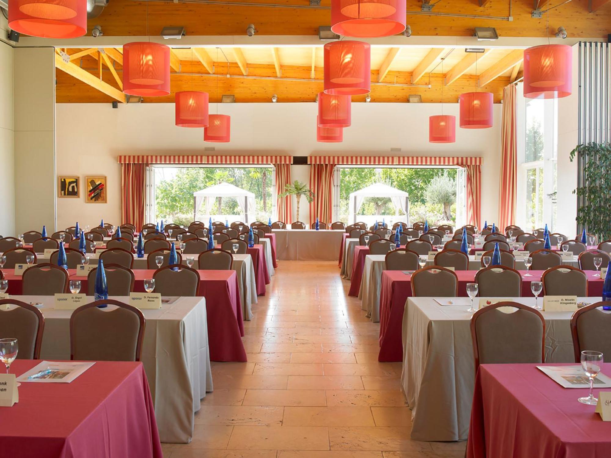Hotel Isla De La Garena Alcala de Henares Business photo