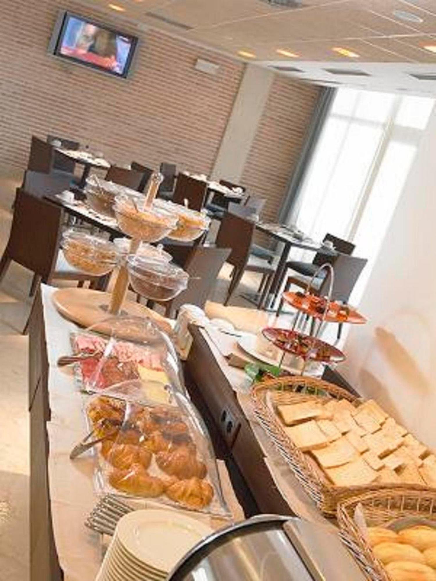 Hotel Isla De La Garena Alcala de Henares Restaurant photo
