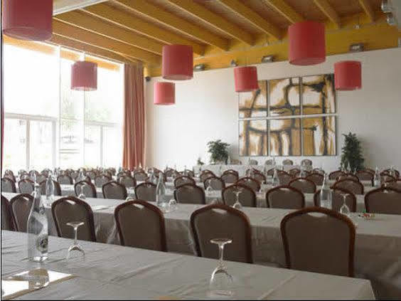 Hotel Isla De La Garena Alcala de Henares Business photo